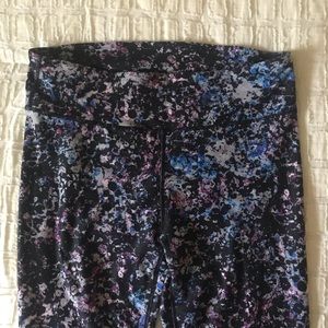 Fabletics Size M Salar Capri Leggings